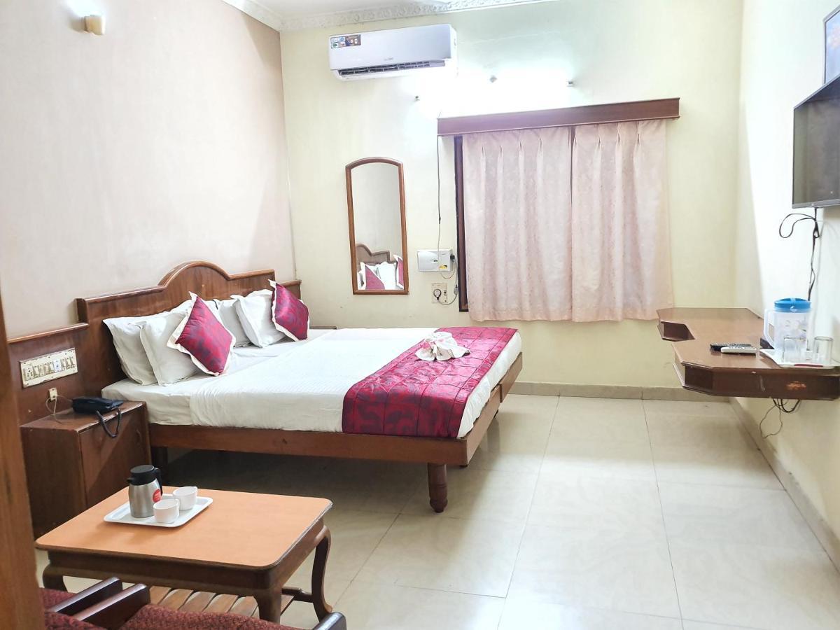 Hotel Sunilkrishna 蒂鲁帕蒂 外观 照片