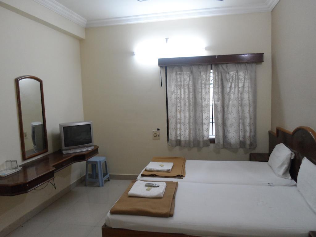 Hotel Sunilkrishna 蒂鲁帕蒂 客房 照片