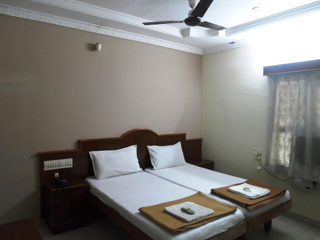 Hotel Sunilkrishna 蒂鲁帕蒂 客房 照片