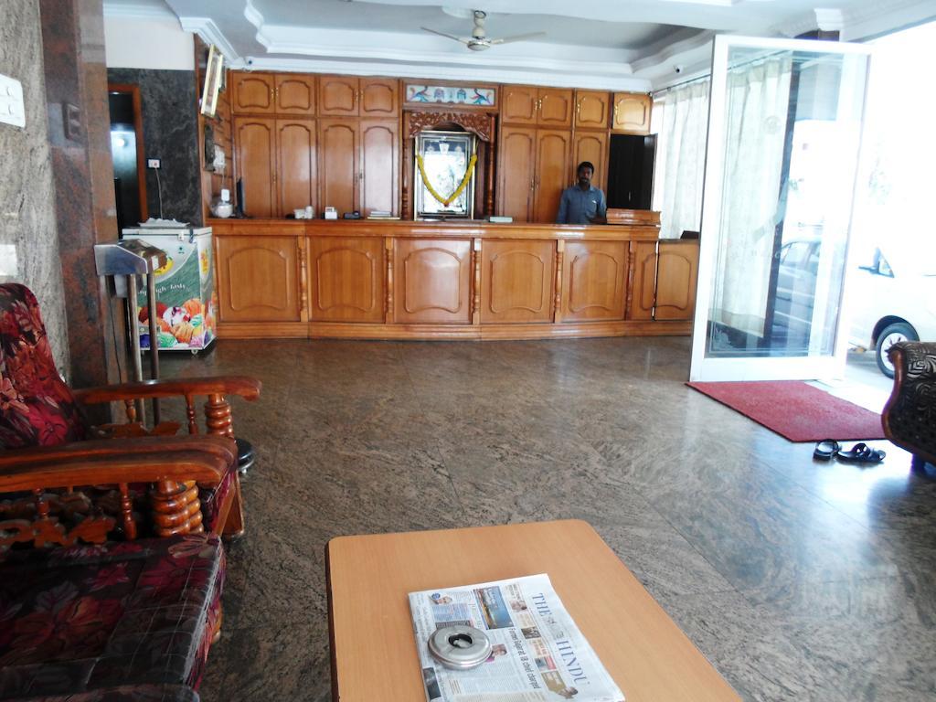 Hotel Sunilkrishna 蒂鲁帕蒂 外观 照片
